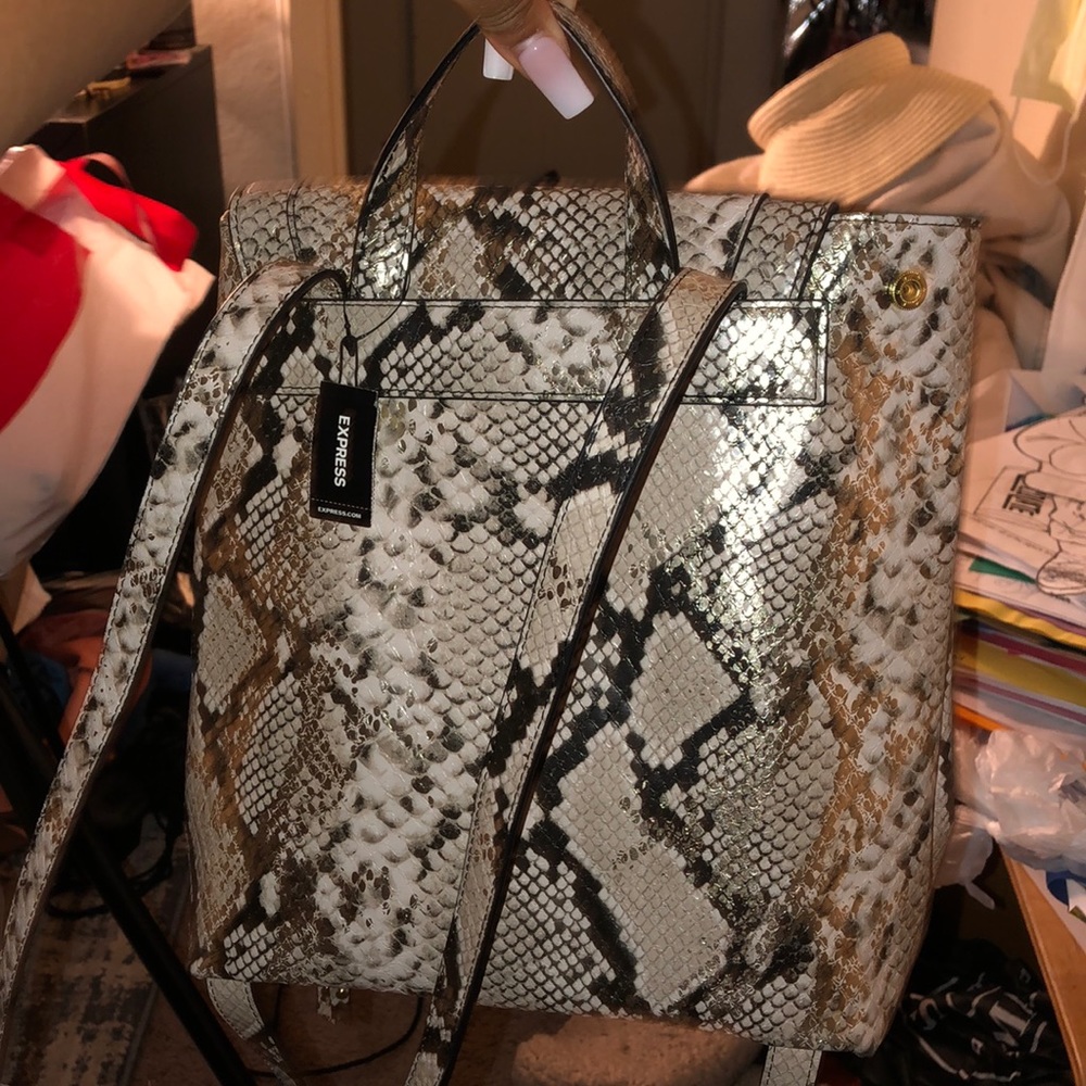 🖤 Backpack - Picture 2 of 6